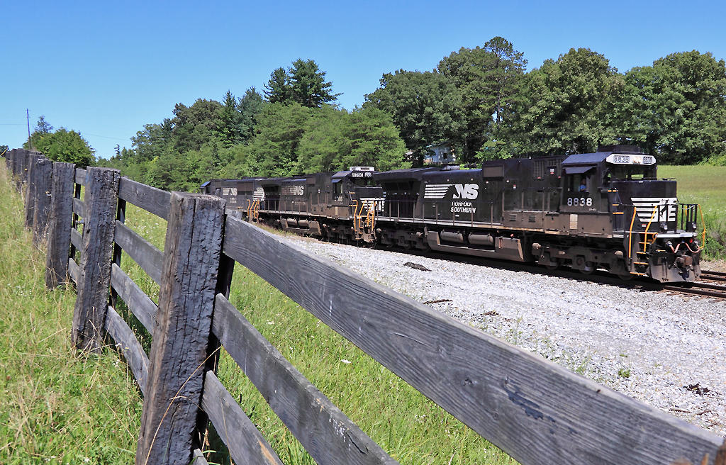 Southbound 177 has just crossed into the Volunteer state as it passes through the CP at Ratliff 