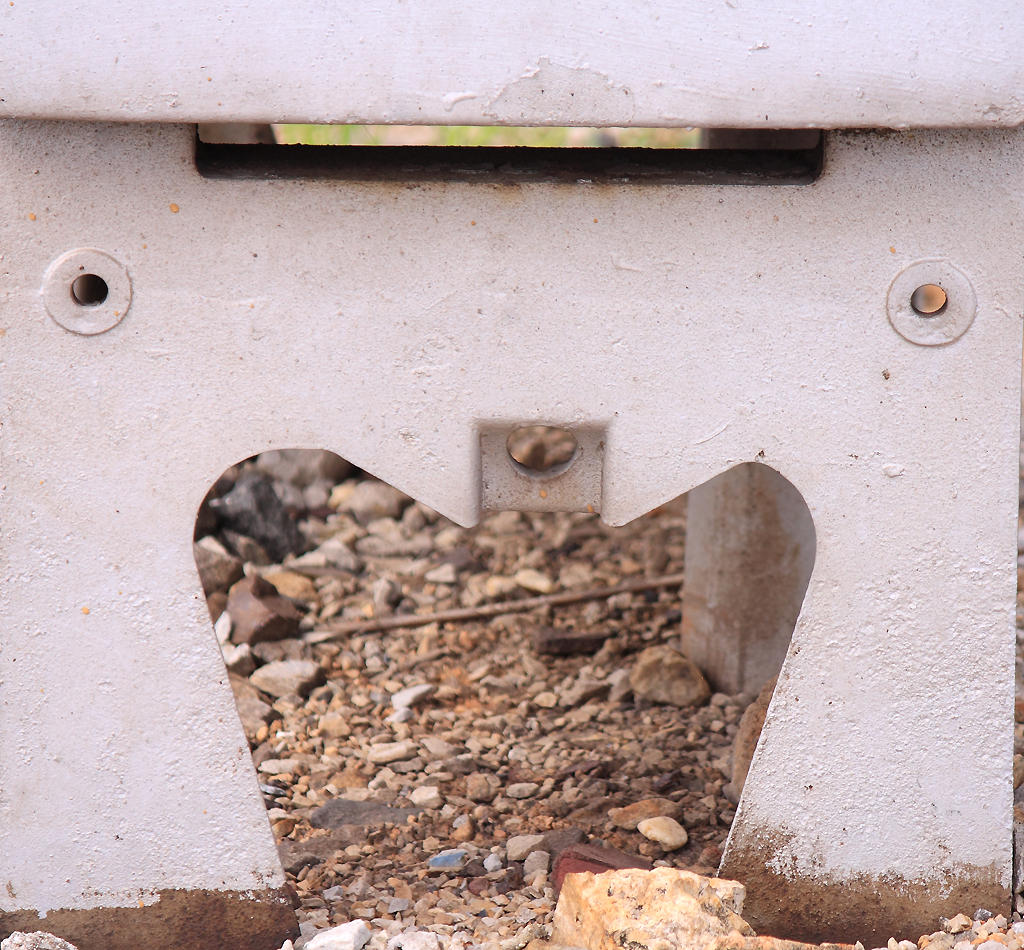 Minor Details...An old heart shaped base on the signal case at Elihu...I dont recall seeing to many of these. 