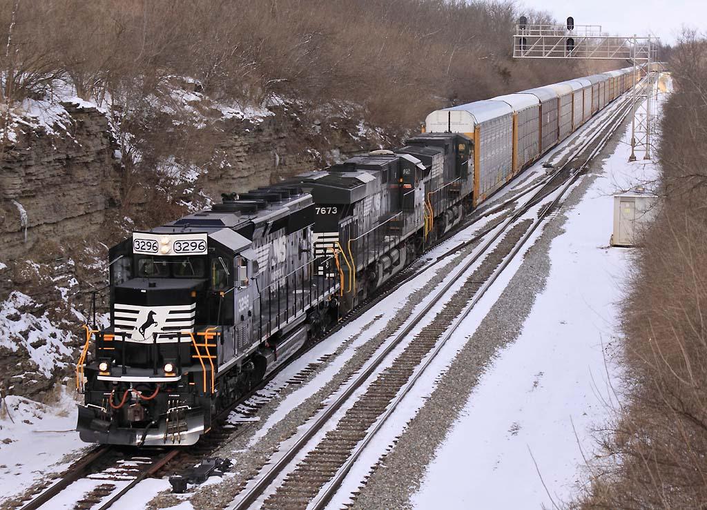 A rebuilt SD40-2 with the new Admiral cab leading train 289 as they leave North Wye, ready to head West 