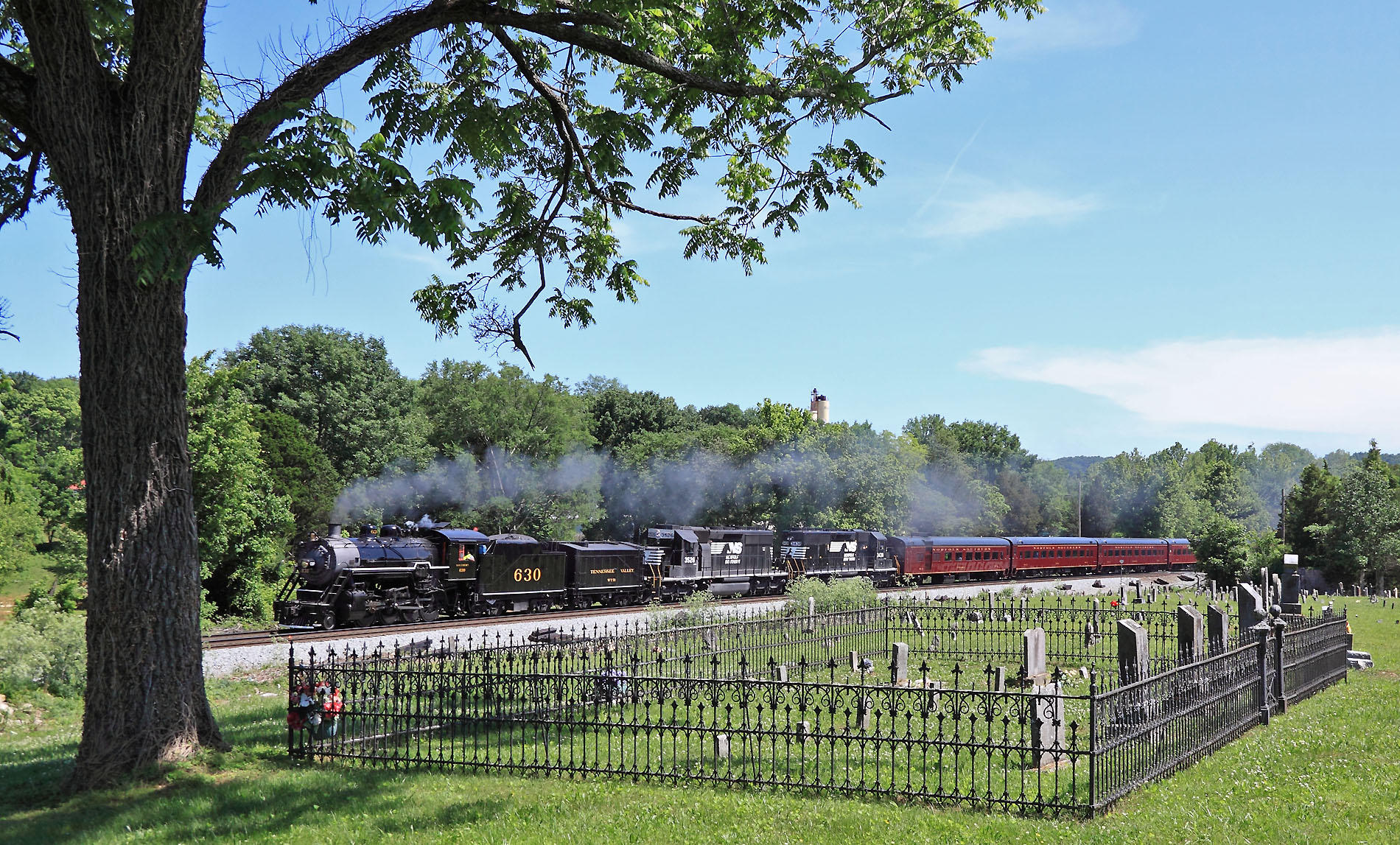 630 passes a small (and very old) graveyard at Tateville, KY. 