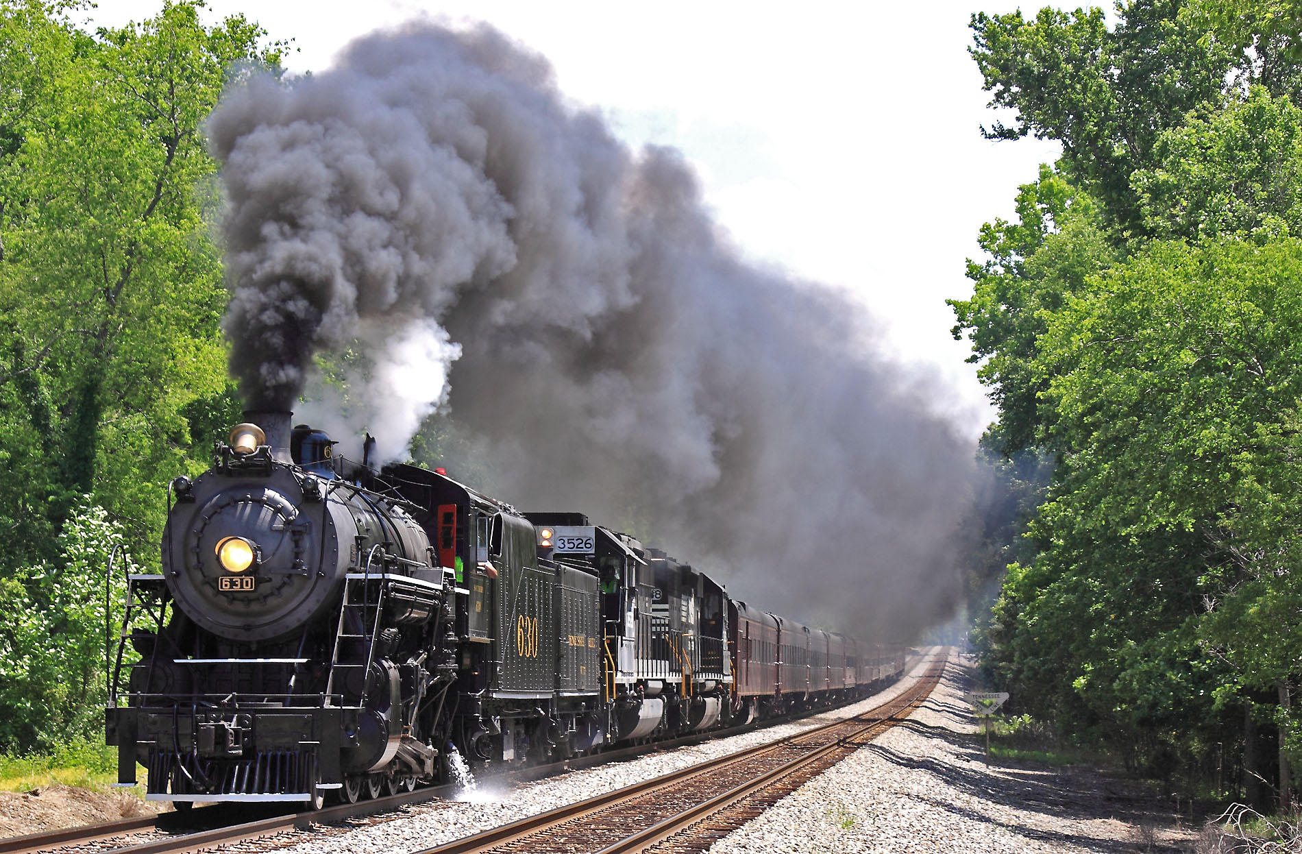 Northbound with a Vengeance  630 lays down a trail of smoke in TN and KY as she crosses the State Line at Silersville 