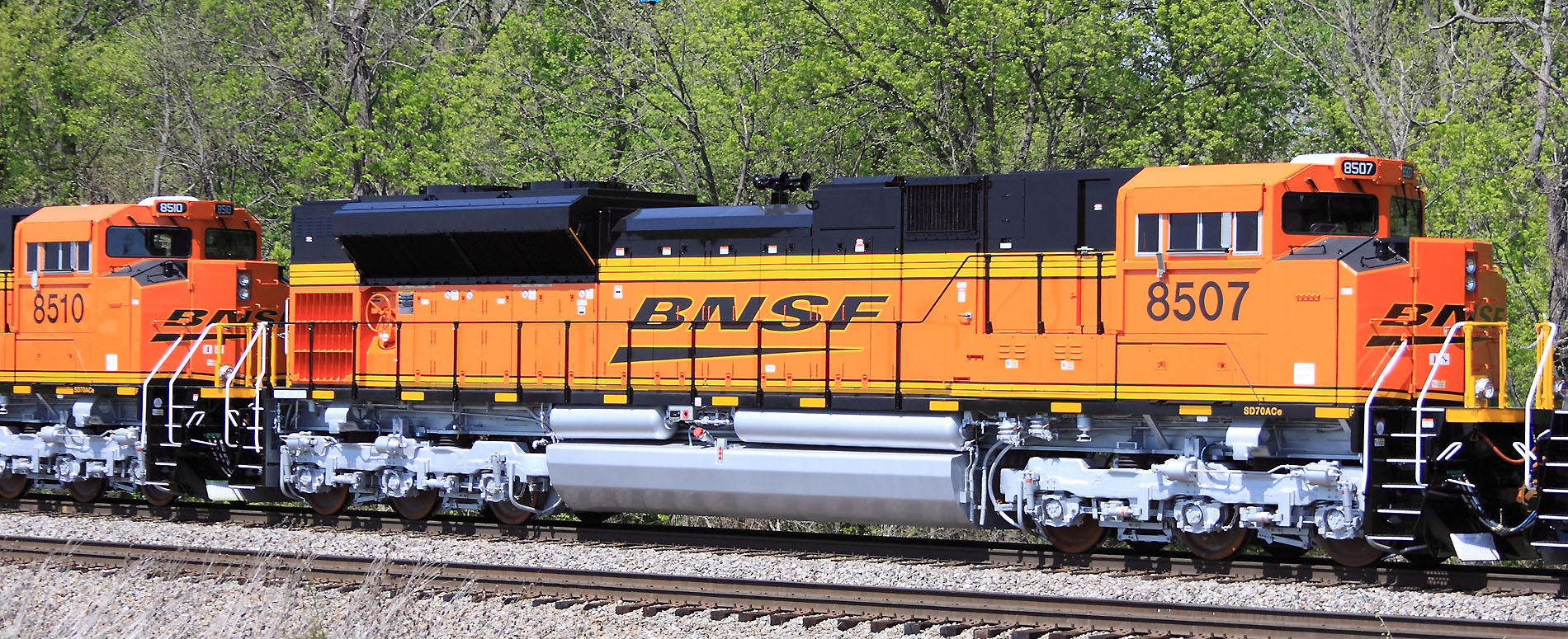 Brand New BNSF 8507 on NS 289 at Waddy