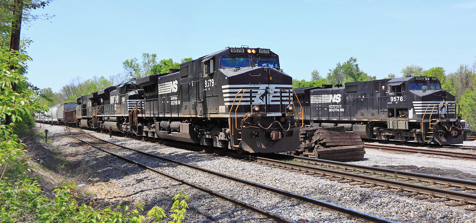 NS 111 passes a Bad Order D9 at West Waddy 
