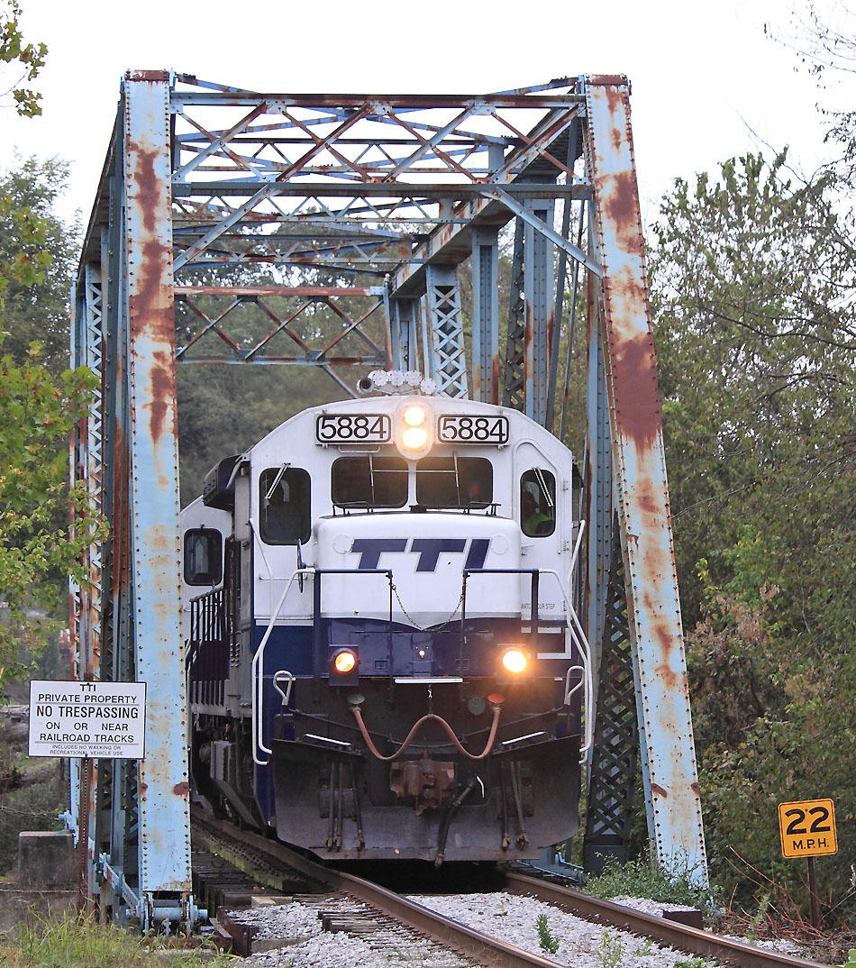 Southbound crossing the river at Millersburg 