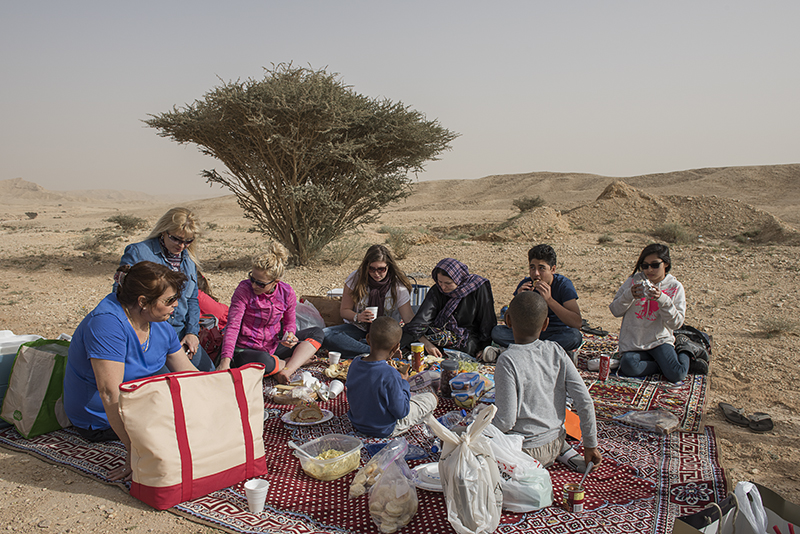 Monkey quest: Picnic local style