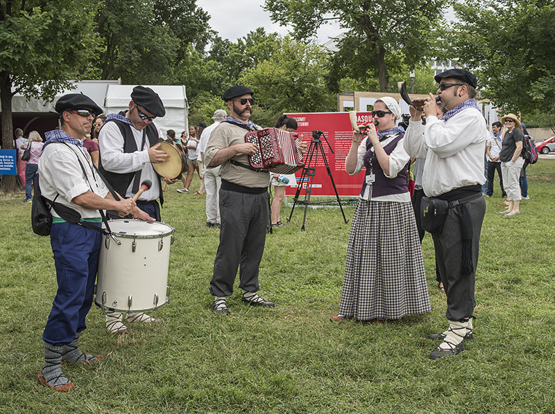 Basque mariner musicians