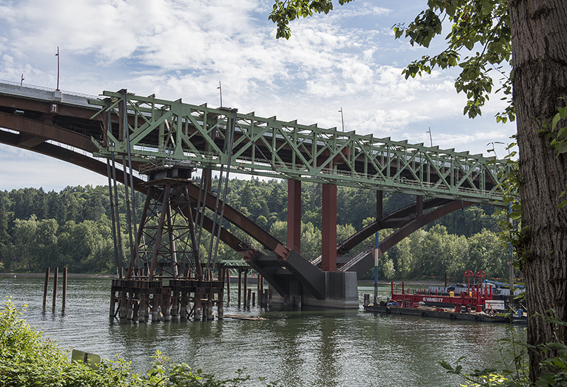 Dismantling of the old Sellwood Bridge
