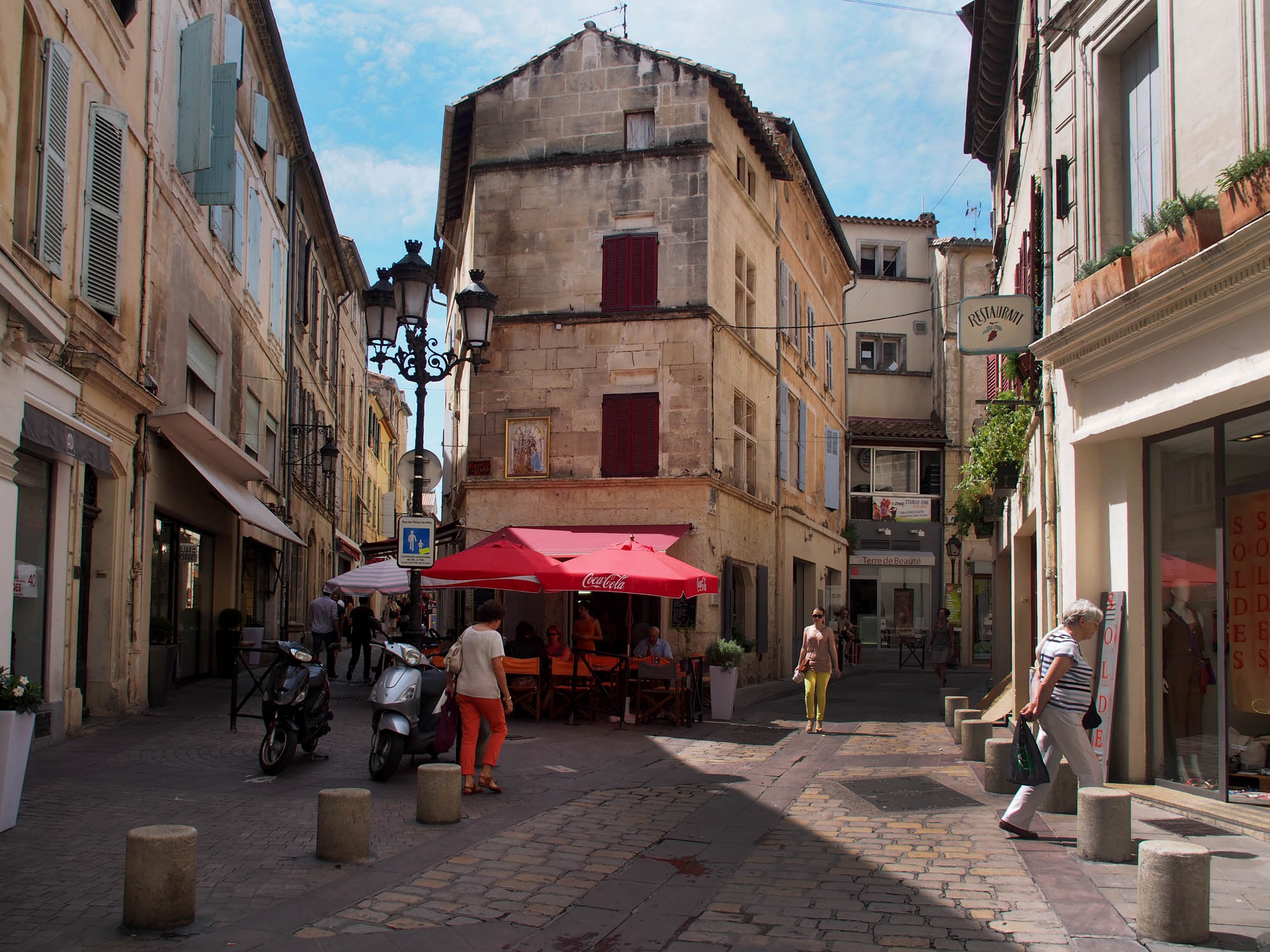 Arles; old town