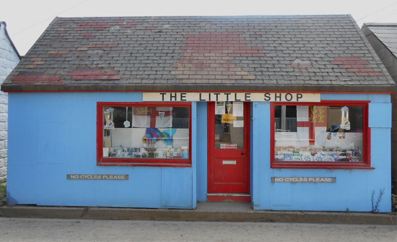 The Avenue with lots of closed shops