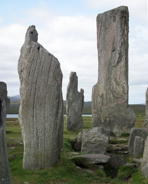 Lewis_Callanish_3 stones in centre