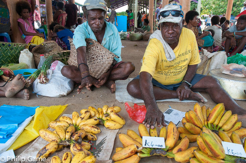 Banana vendors at the Kavieng Market