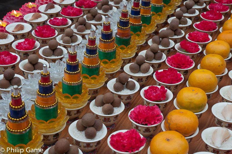 Offerings at Wenshu Monastery