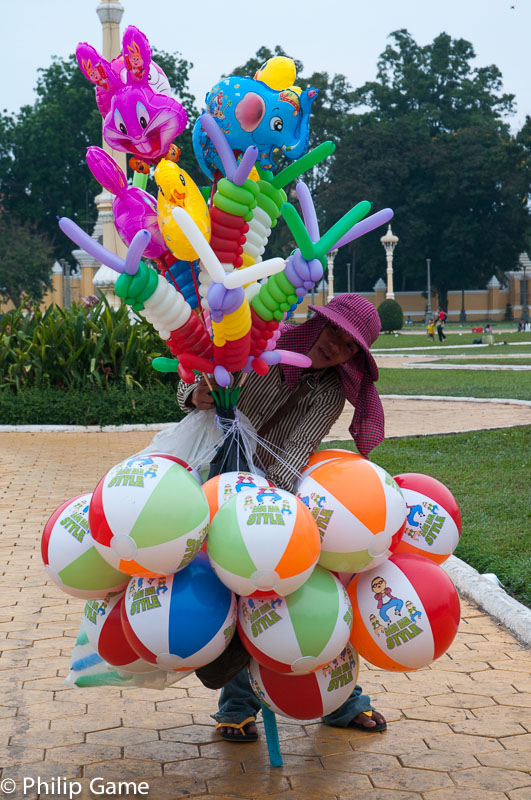 Balloon vendor outside the Palace