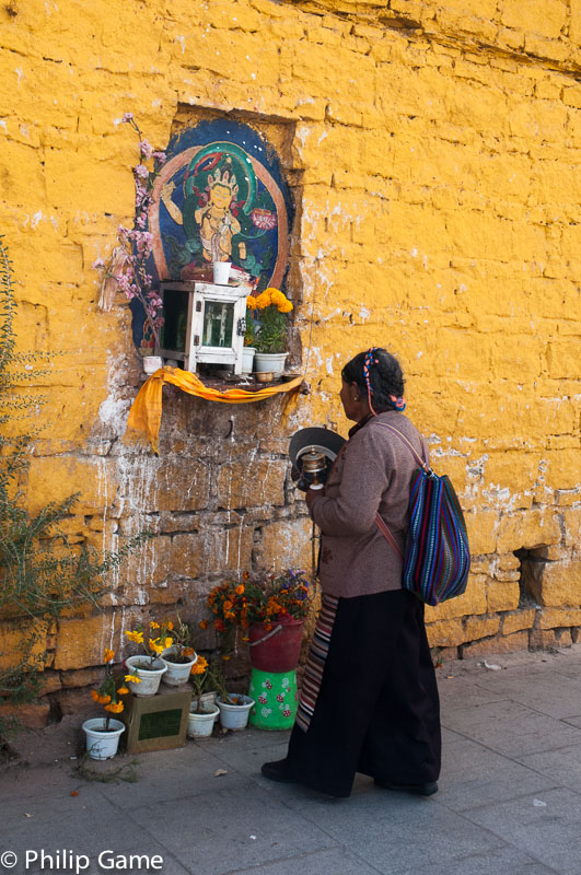 Woman worshipping outside the Potala