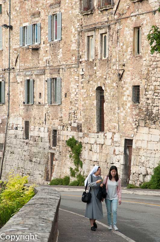 Exchanging confidences, Perugia