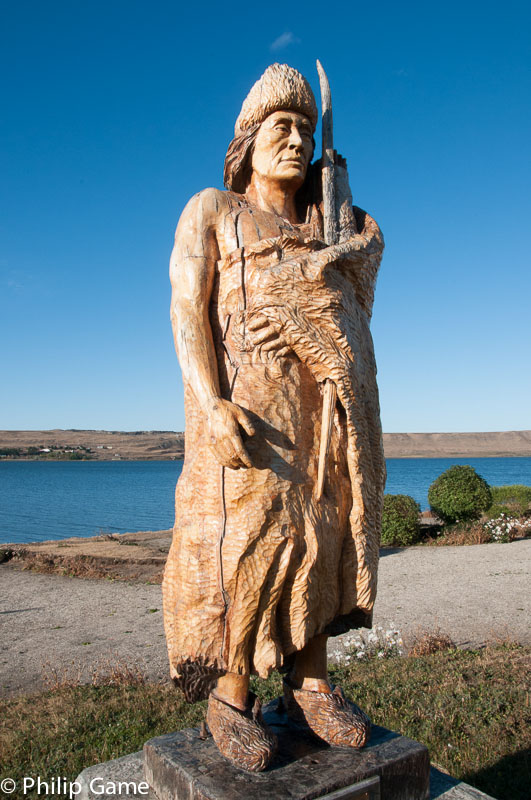 Statue of a Selk'nam chieftain, Porvenir