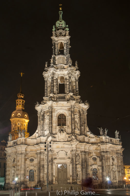 Hofkirche at night