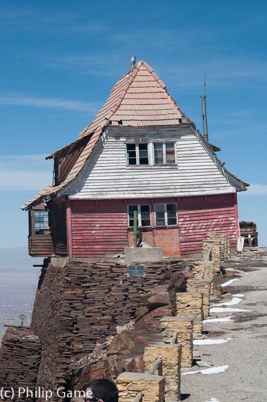 Run-down Ski Club refuge outside La Paz