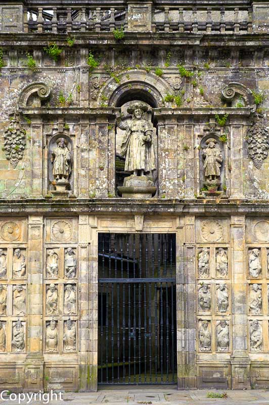 St James welcomes pilgrims to the Catedral del Apostol