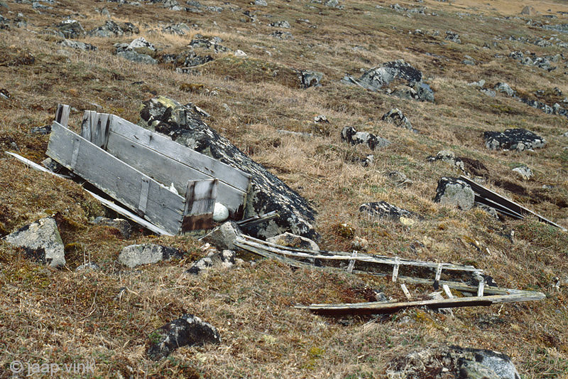Former burial ground on Sivuqaq Mountain slope - Oude begraafplaats op berghelling