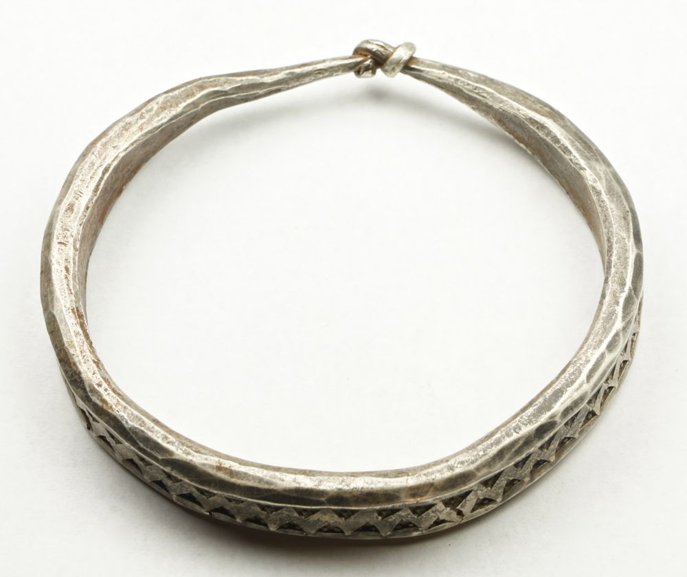 Viking silver bracelet, 77 mm, 77.2 g, with zigzag band produced by opposing offset triangles. Yorkshire, Northern England. 