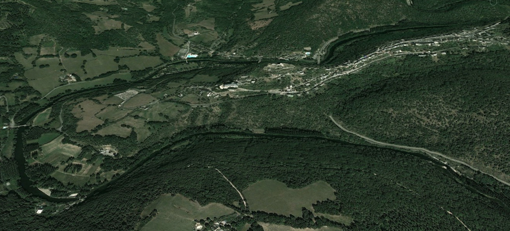 Najac on its ridge above the Aveyron River.