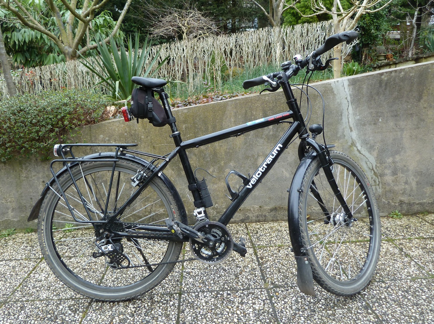 Mon bac avec sa nouvelle fourche rigide, plus lger, plus stable, plus ractif quavec une fourche hydraulique.