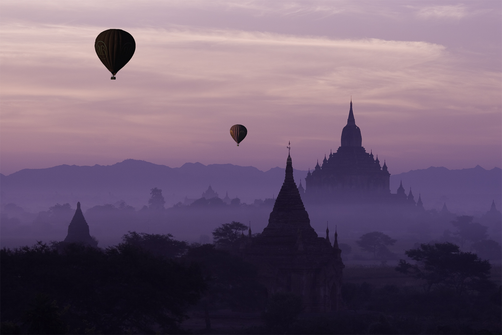 balloon over Bagan