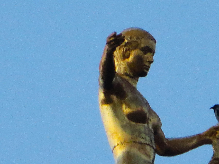 Statue Zoom 3835.jpg