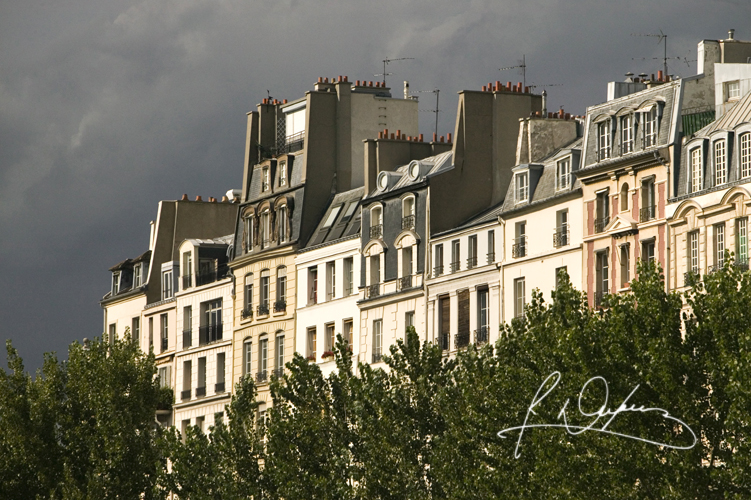 Appartements vues du quai de la seine