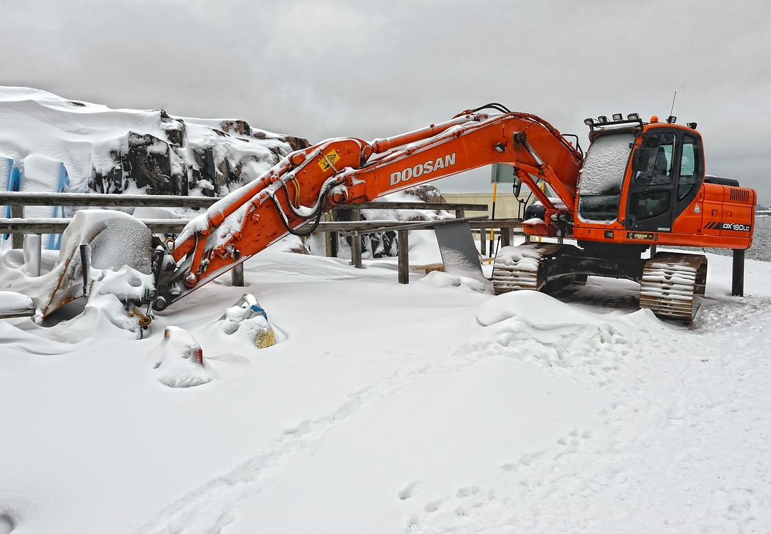 Doosan in Snow