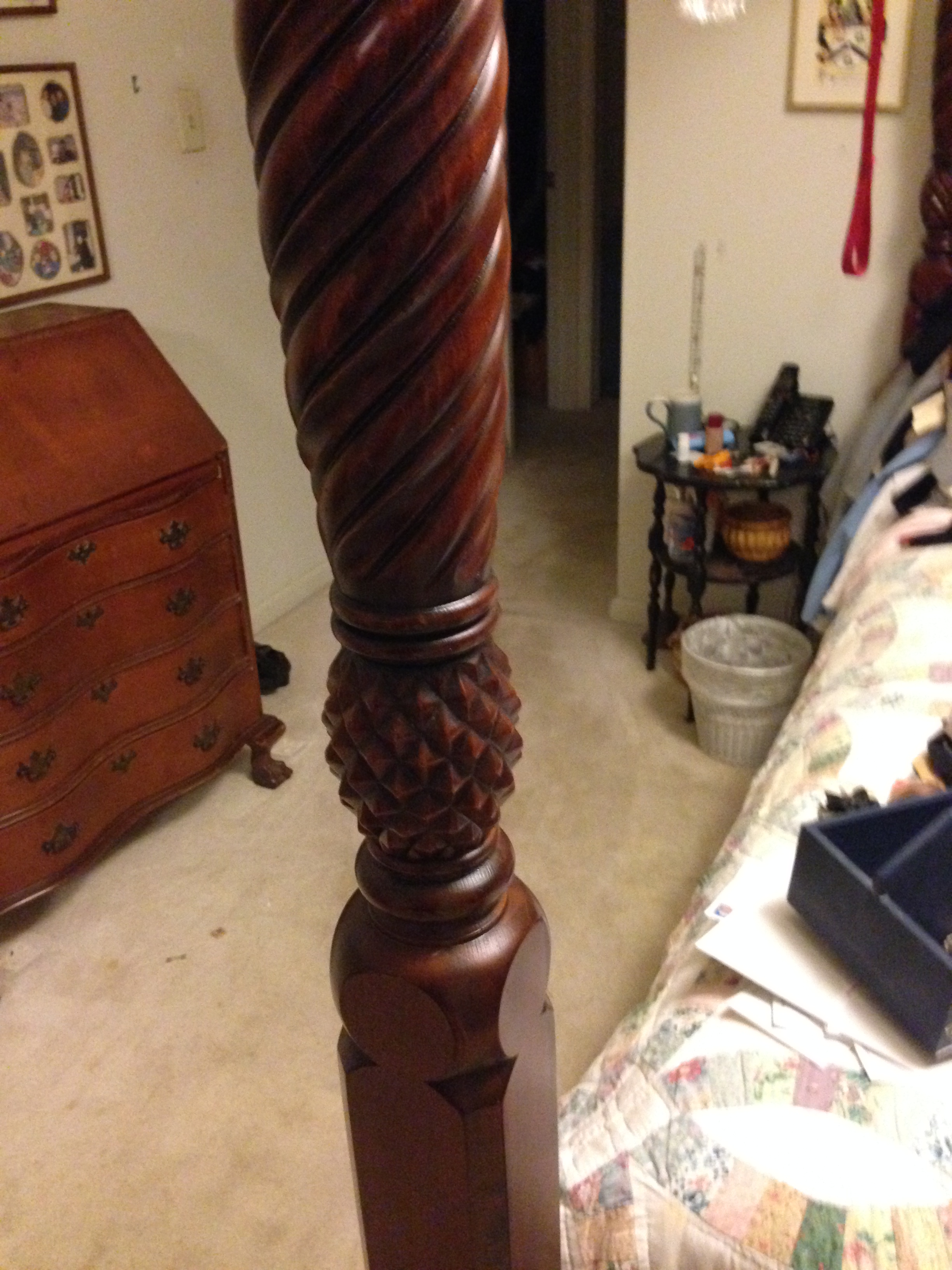 QUEEN CANOPY BED