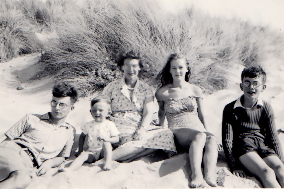AFB 31 - En famille 1957 Treyamon.jpeg
