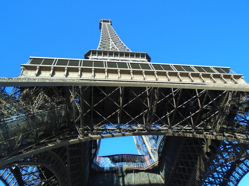 <a target=_blank href=http://en.wikipedia.org/wiki/Gustave_Eiffel>Gustave Eiffel</a>