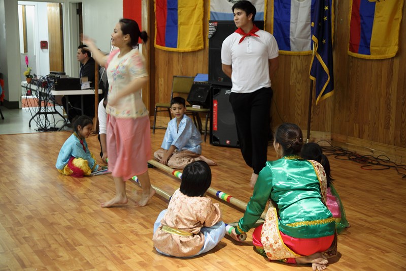 OLG_MulticulturalDinner_02Nov2013_0125 [800x533].JPG