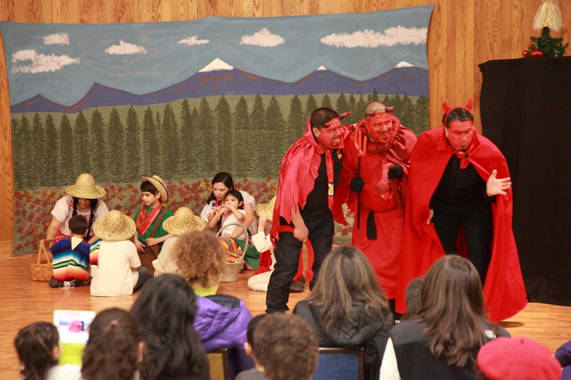OLG_Christmas_PosadaIII_17Dec2013_0136 [800x533].JPG