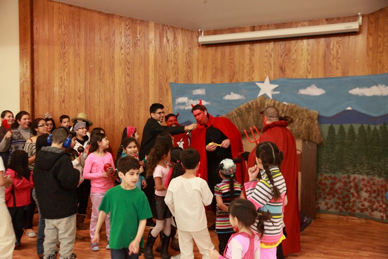 OLG_Christmas_PosadaIII_17Dec2013_0188 [800x533].JPG