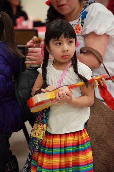 OLG_Christmas_PosadaIII_17Dec2013_0193 [400x600].JPG