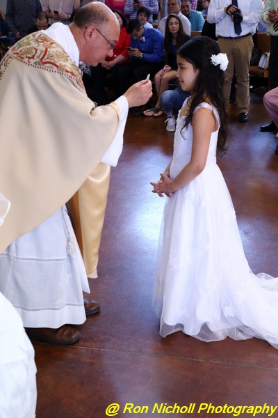OLG_FirstCommunion_1130_17Apr_2016_0176 [800x600].JPG