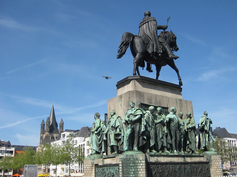 Kln (Cologne). Heumarkt