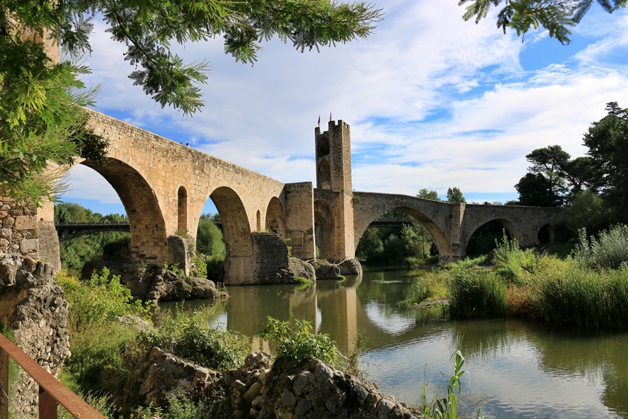 Besal. Pont Medieval