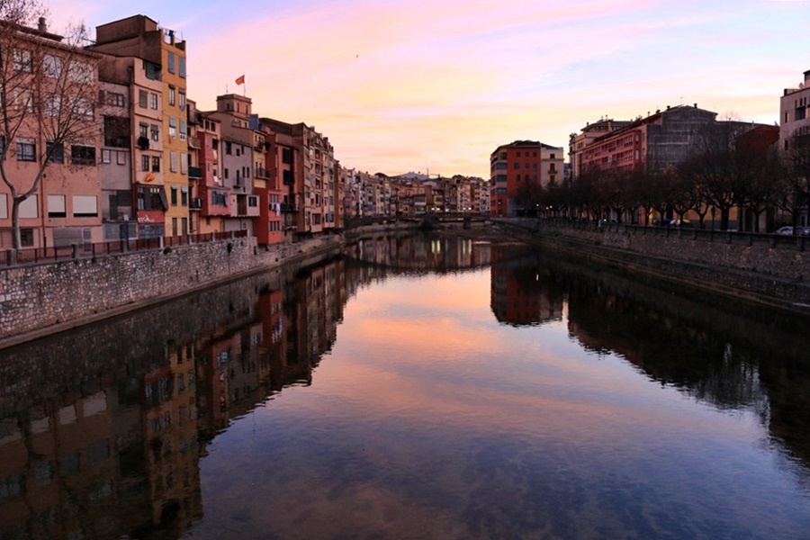 Girona. Cases al Riu Onyar