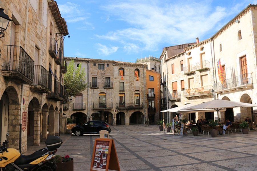 Besal. Plaa de la Llibertat