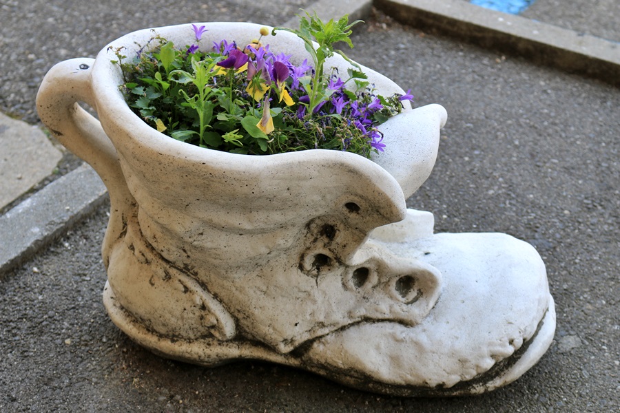 A garden in Ligerz