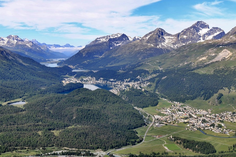 View from Mouttas Muragl
