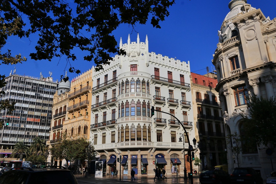 Plaza del Ayuntamiento. Edificio Suay