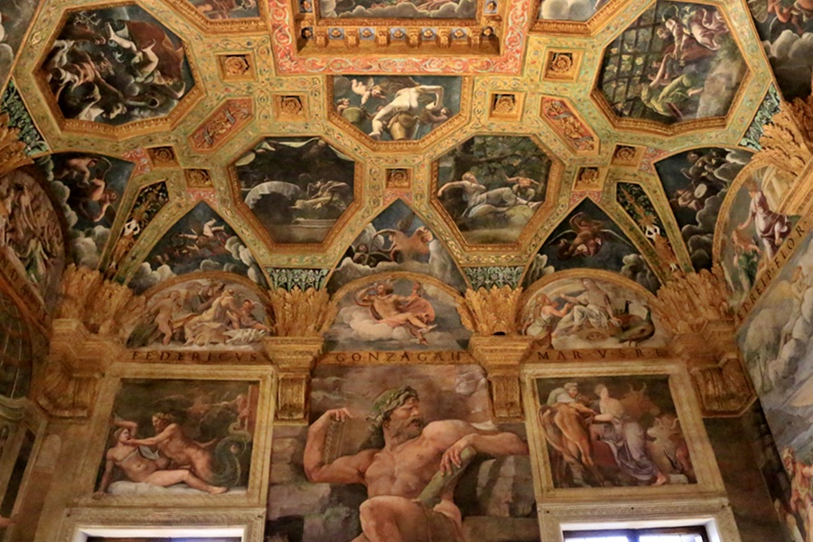 Mantova. Palazzo T