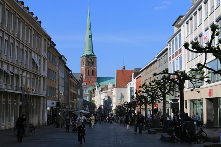 Lbeck. Die Breite Strae 