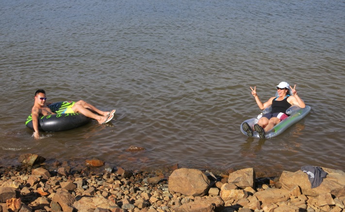jason and steph float around