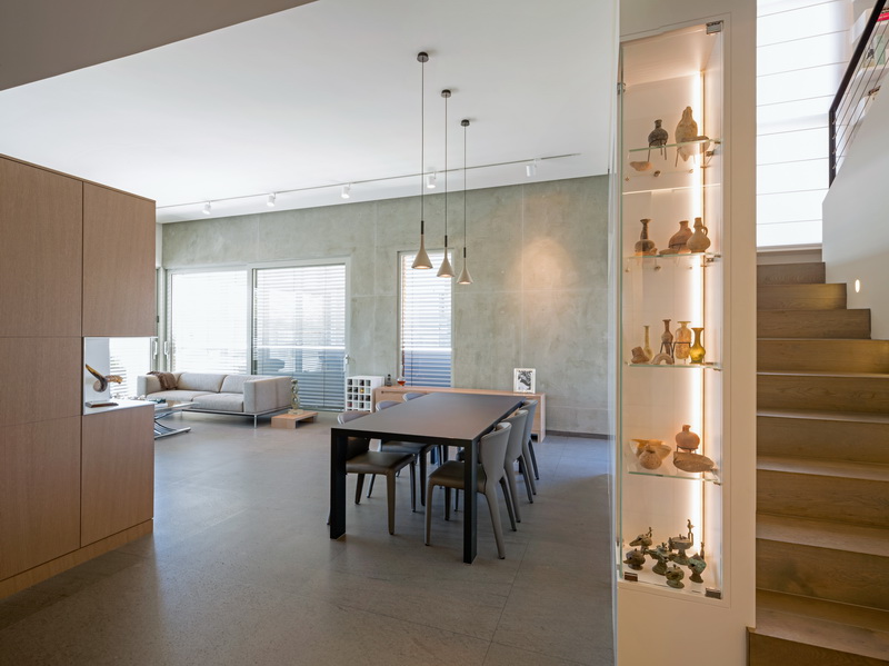 entrance facing dining area